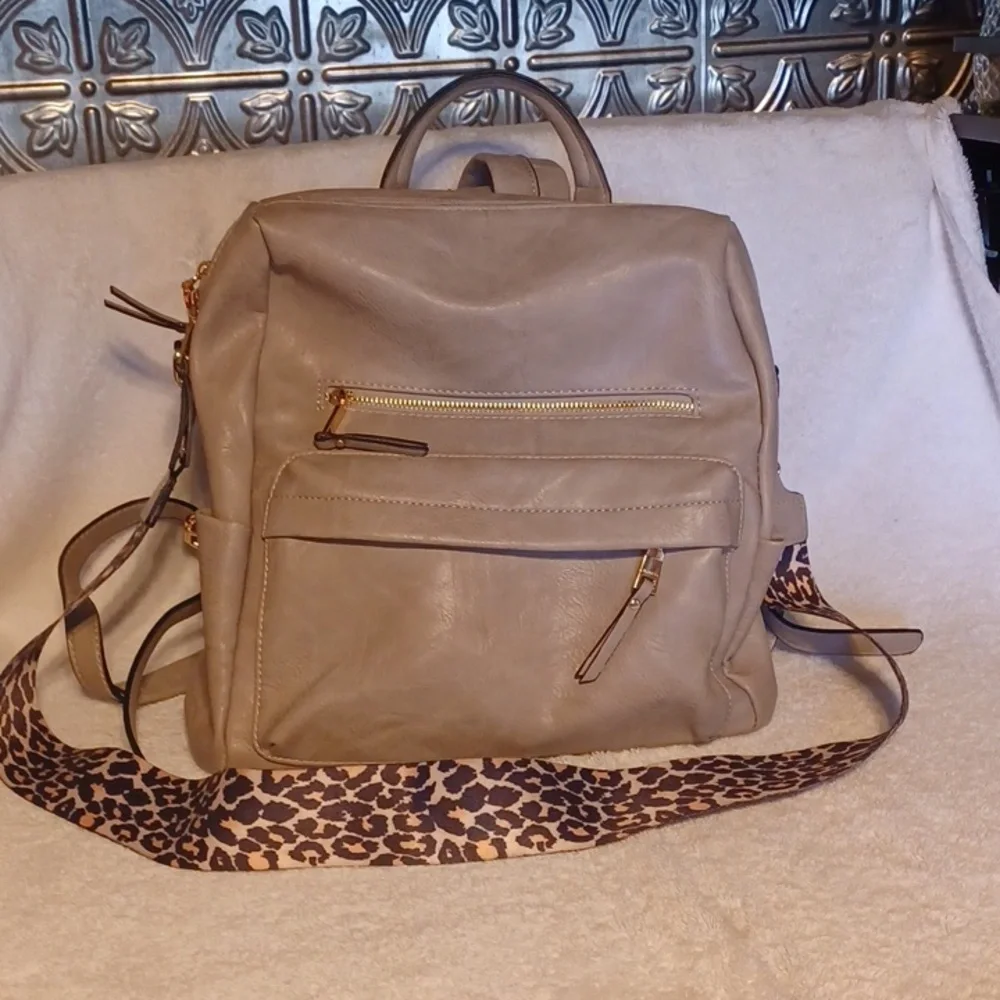 JEN & Co. Backpack over the shoulder bag gray vegan
